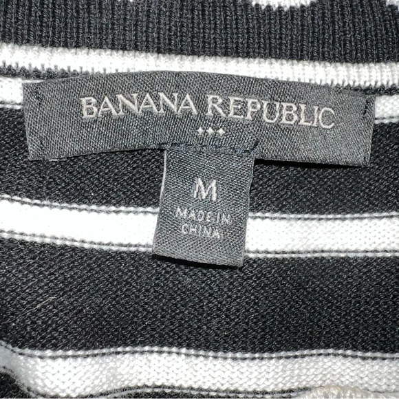 Striped black and white sweater scalloped neck size medium - Picture 2 of 6